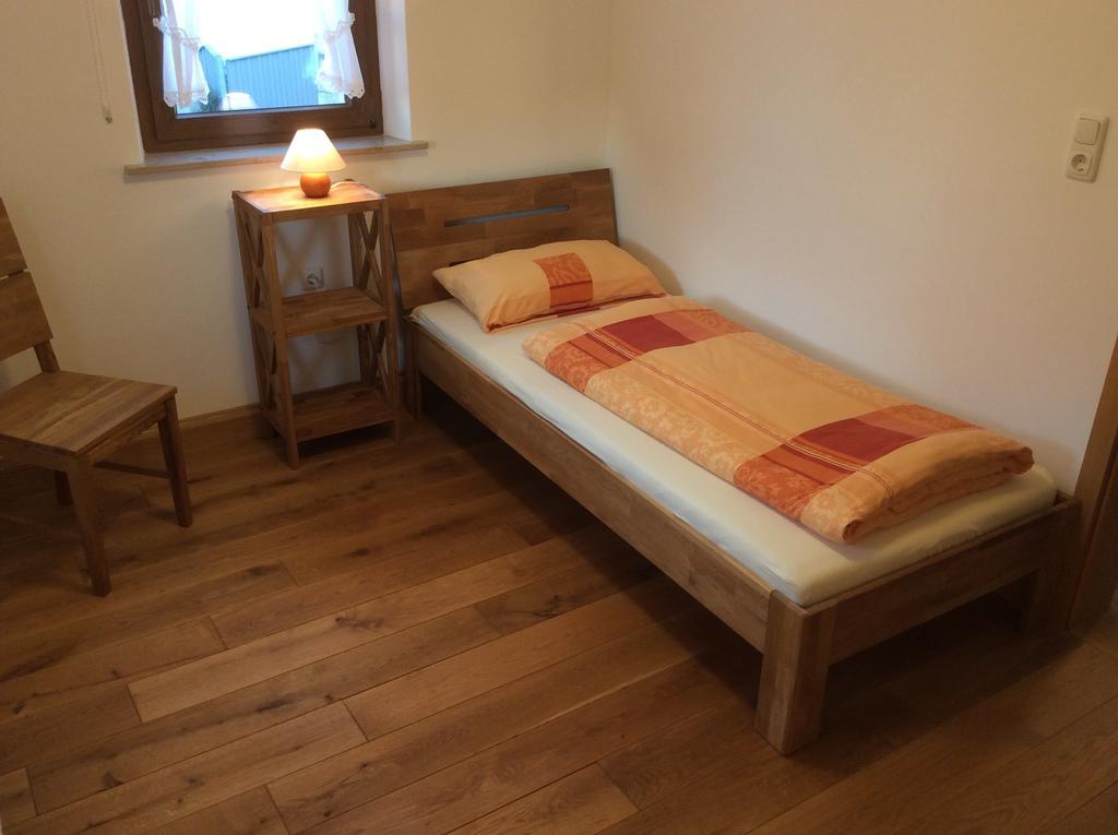 Bed and Breakfast Atelier Reinhart Rauhenebrach Zimmer foto