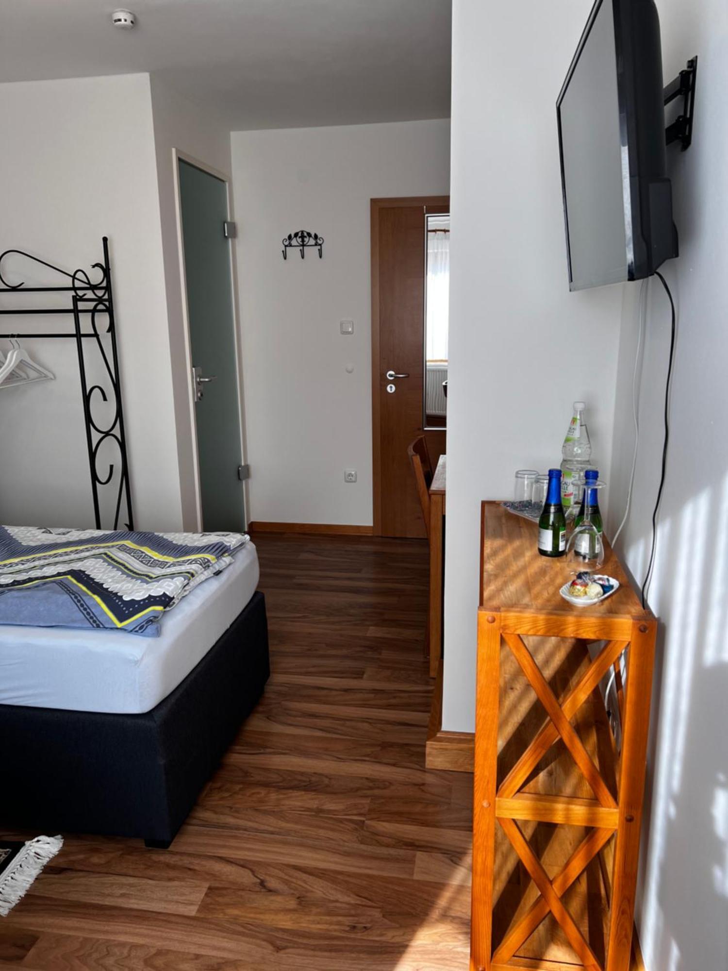 Bed and Breakfast Atelier Reinhart Rauhenebrach Exterior foto