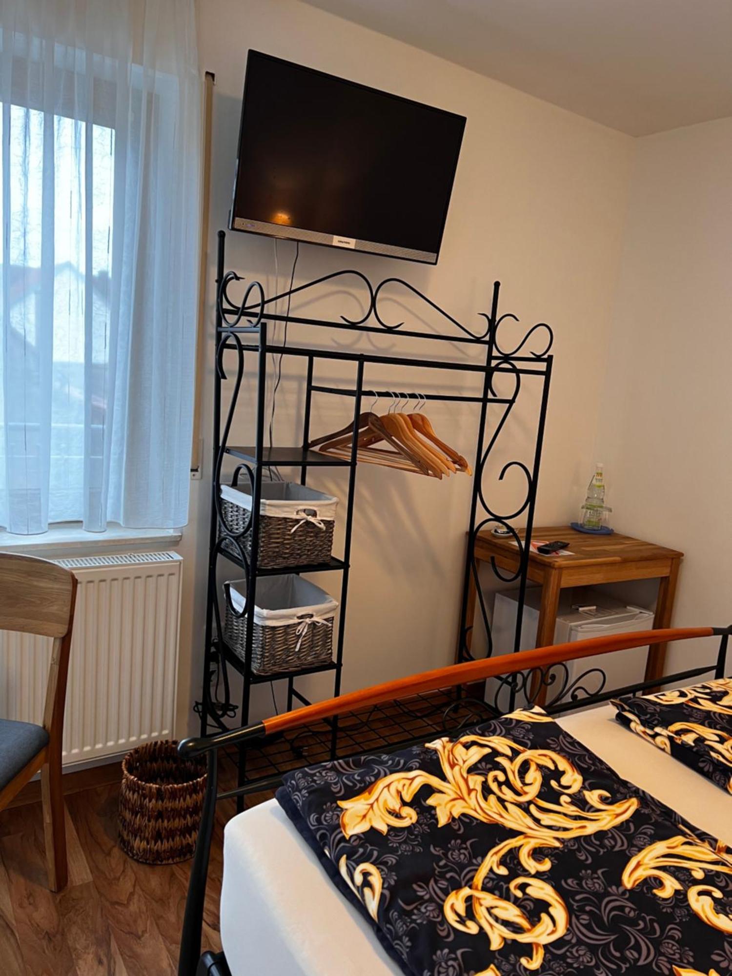 Bed and Breakfast Atelier Reinhart Rauhenebrach Exterior foto