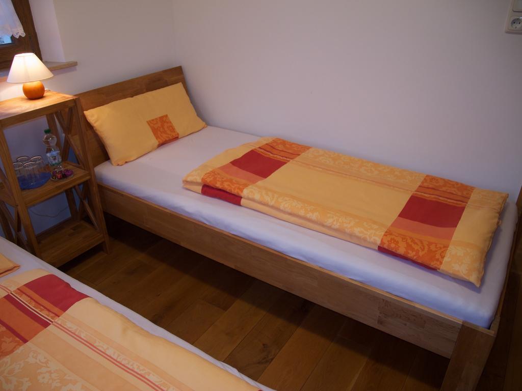 Bed and Breakfast Atelier Reinhart Rauhenebrach Exterior foto